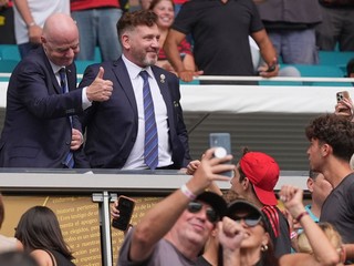 Prezident FIFA Gianni Infantino (vľavo) počas zápasu CR Flamengo - Bayern Mníchov na MS klubov FIFA 2025.