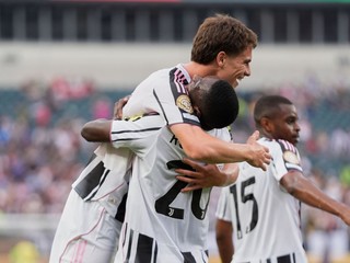 Juventus oslavuje gól. 