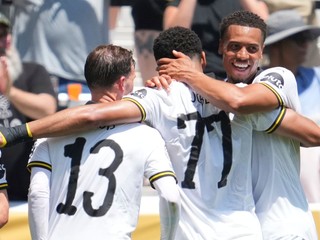 Borussia Dortmund oslavuje gól na MS klubov 2025. 