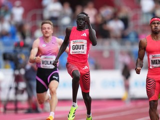 Gout Gout víťazí v behu na 200 m na Zlatej tretre v Ostrave 2025.