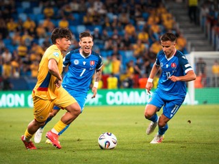 Tomáš Suslov a Artur Gajdoš v zápase Slovensko - Rumunsko na EURO U21. 