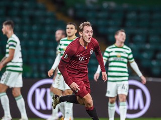 Český futbalový útočník Lukáš Juliš v zápase proti Celticu Glasgow.