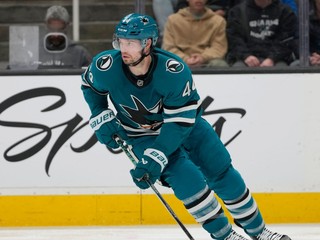 Obranca San Jose Sharks Marc-Edouard Vlasic.