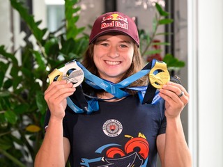 Zuzana Paňková s kolekciou medailí z MS do 23 rokov.