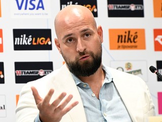 Ivan Kmotrík počas tlačovej konferencie.