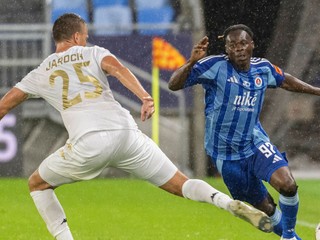 Na snímke sprava nová posila Slovana Kelvin Ofori.