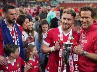 Oslavy zisku trofeje za víťazstvo v League One.