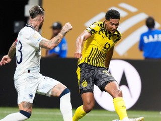 Jobe Bellingham v zápase s Monterrey
