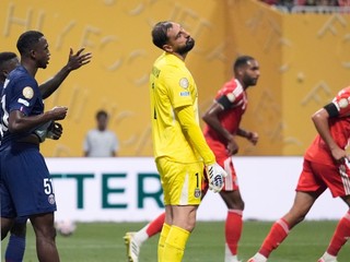 Taliansky brankár Gianluigi Donnarumma v zápase proti Bayernu Mníchov.