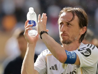 Luka Modrič poslednýkrát ďakuje fanúšikom Realu Madrid po prehre na MS klubov FIFA 2025.



