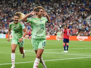 Cristiana Girelliová sa teší po strelenom góle v zápase Nórsko - Taliansko vo štvrťfinále ME vo futbale žien 2025.