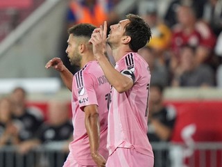 Lionel Messi oslavuje gól do siete New York Red Bulls.