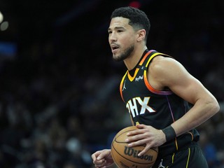 Devin Booker v drese Phoenix Suns.
