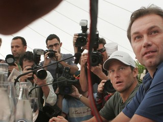 Lance Armstrong (vľavo) a Johan Bruyneel.