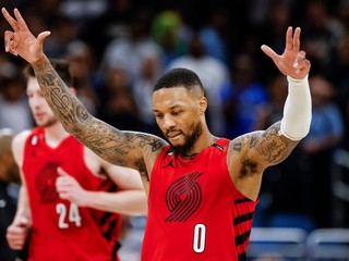 Damian Lillard sa raduje v zápase zámorskej NBA proti tímu Orlando Magic.