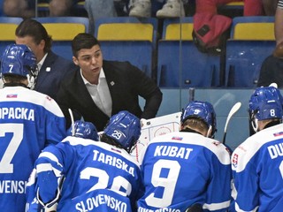 Tréner hokejistov do 18 rokov Martin Dendis.