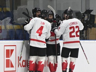 Radosť hokejistov Kanady.