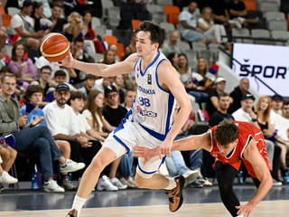 Vľavo Timotej Malovec (Slovensko) a vpravo Yuri Solca (Švajčiarsko) v stretnutí druhej fázy predkvalifikácie MS 2027.