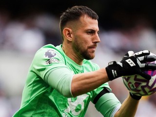 Slovenský brankár Martin Dúbravka v drese anglického Burnley FC.