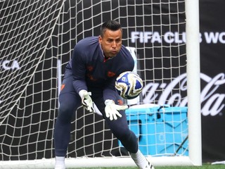 Brazílsky brankár Fábio. 