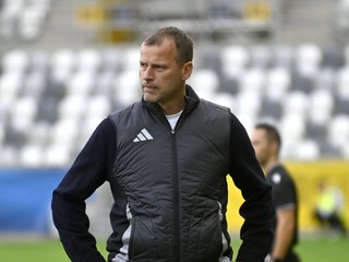 Tréner MFK Ružomberok Ondřej Smetana sleduje zápas 5. kola futbalovej Niké ligy FC Košice - MFK Ružomberok.