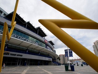 Domáca hala hokejistov Tampy Bay Lightning ponesie názov Benchmark International Arena.