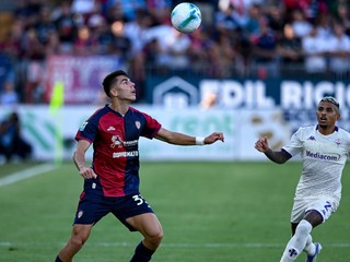 Slovenský futbalista Adam Obert v zápase proti ACF Fiorentina. 