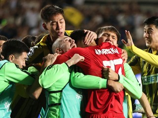 Radosť hráčov Kajratu Almaty po postupe do Ligy majstrov.