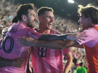 Inter Miami oslavuje gól. 