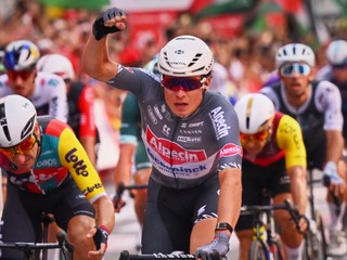 Belgičan Jasper Philipsen sa teší z víťazstva.