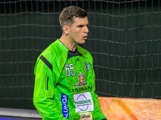 Brankár Ivan Ereš (Prešov) sa teší počas zápasu 2. kola Niké handball extraligy Tatran Prešov - MŠK Považská Bystrica.