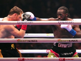 Canelo Alvarez (vľavo) a Terence Crawford.