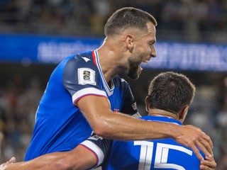 Gólová radosť vľavo strelec gólu, hráč Slovenska Dávid Hancko a spoluhráč David Strelec v úvodnom kvalifikačnom zápase na MS 2026 A-skupiny Slovensko - Nemecko.