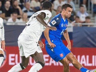 Sprava hráč Slovenska David Strelec, hráč Nemecka Antonio Rüdiger a hráč Nemecka Maximilian Mittelstädt