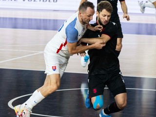 Zľava Tomáš Drahovský a Shota Tophuria (Gruzínsko) počas odvetného zápasu.