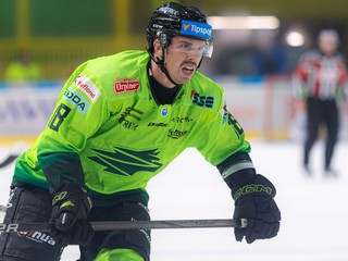 Scott Kosmachuk v zápase 1. kola hokejovej Tipos extraligy Vlci Žilina - HK Nitra.