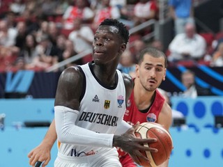 Dennis Schroder a Diogo Gameiro.