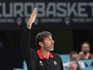 Tréner Nemecka Alex Mumbru.