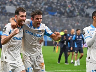 Marseille oslavuje gól.