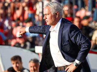 Jose Mourinho na lavičke Benficy Lisabon