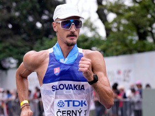 Dominik Černý počas chôdze na 35 km na MS v atletike 2025.