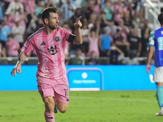 Lionel Messi oslavuje gól.