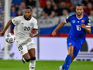 Serge Gnabry a David Hancko. 