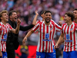 Futbalisti Atlética Madrid oslavujú víťazstvo.