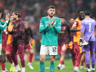 Conor Bradley v drese Liverpoolu.