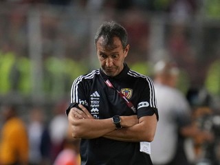 Fernando Batista v zápase kvalifikácie MS 2026 proti Kolumbii.