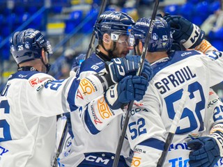 Hráči Popradu sa tešia z gólu počas zápasu 16. kola hokejovej Tipsport ligy HK Poprad - Vlci Žilina.