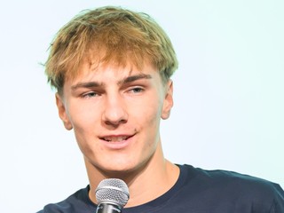 Na snímke skokan na lyžiach Hektor Kapustík.