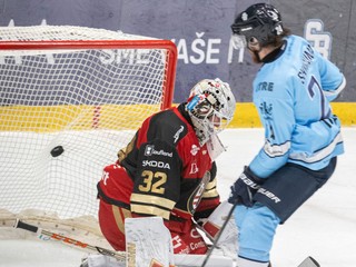 Brendan Shinnimin strieľa gól v zápase Slovan - Prešov.
