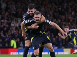 Škótsko oslavuje gól. 